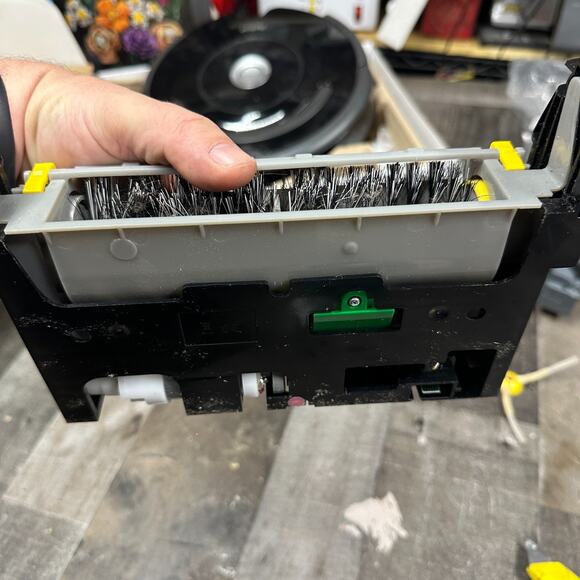 Enhanced Brush Assembly For iRobot Roomba 600 Series 671 - Picture 5 of 6